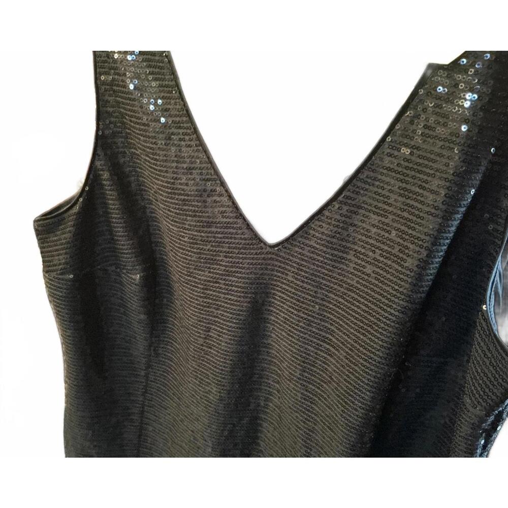 L Shimmering Sequin Top & Crystal Heart Earrings - Picture 2 of 4